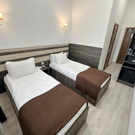 Infinity Plaza Hotel Atyrau Exterior photo