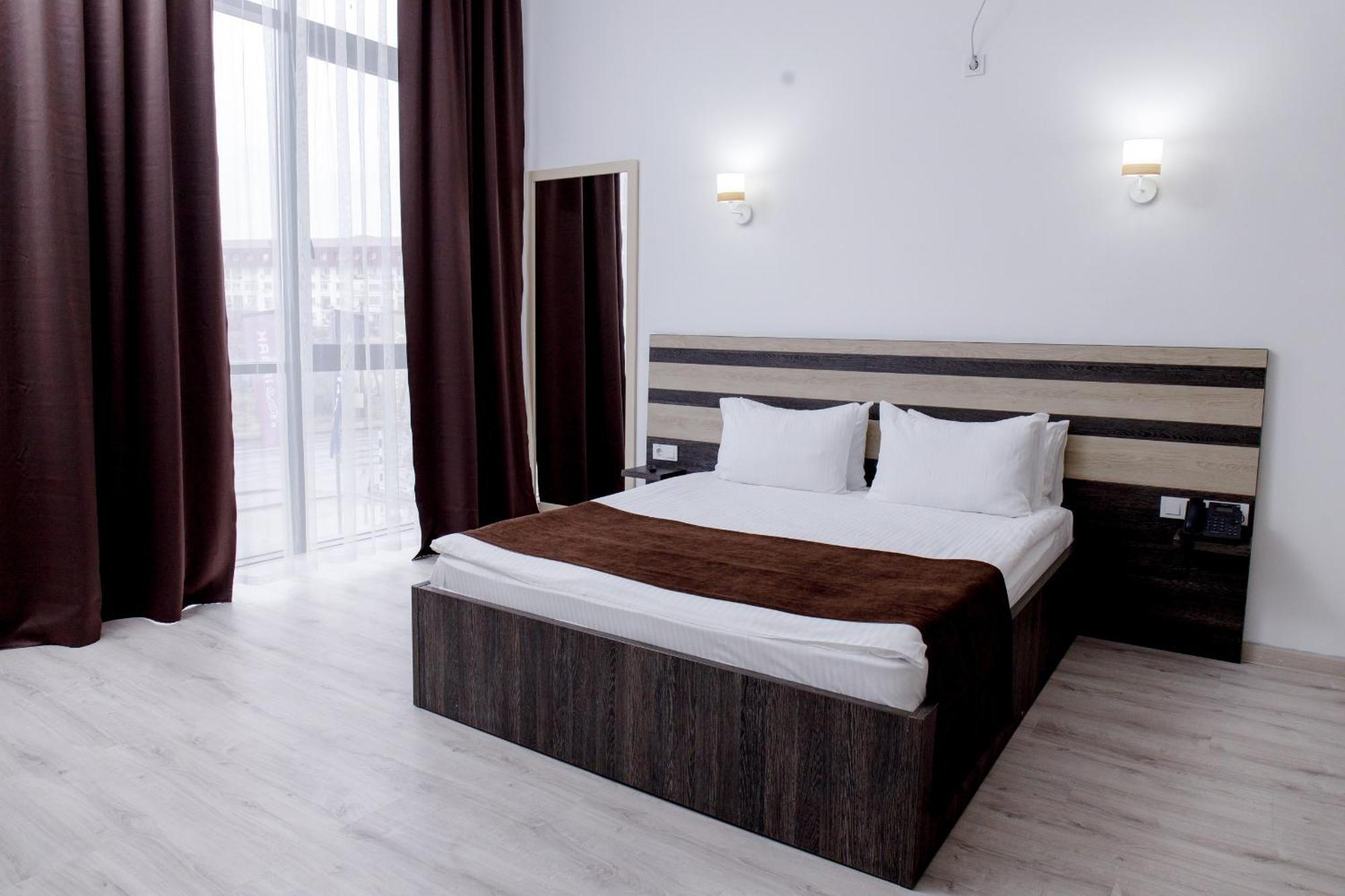 Infinity Plaza Hotel Atyrau Exterior photo